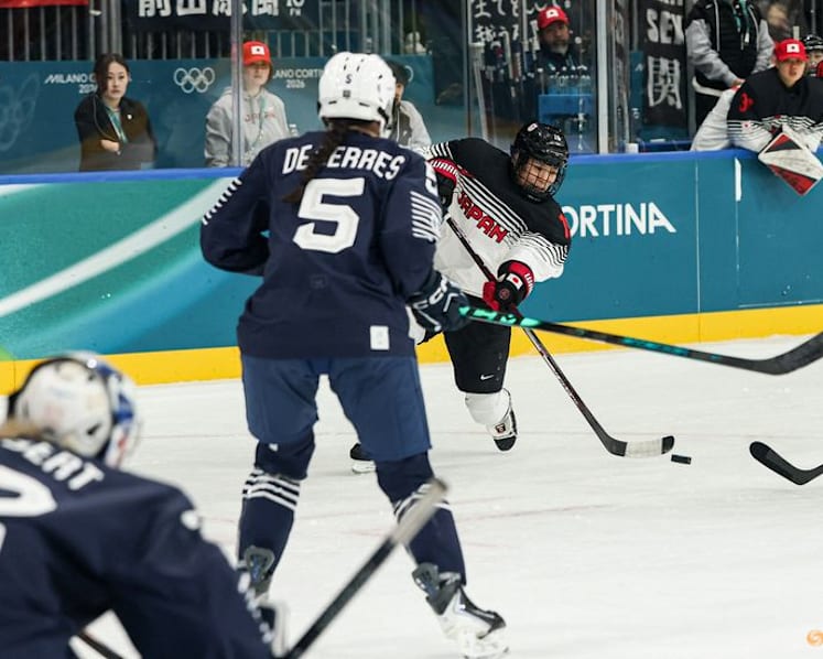 Ice hockey-Switzerland overcome Czechs in thrilling shootout, Japan score late to beat France