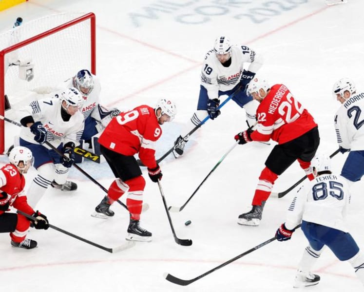 Ice hockey-Canada blank Czechs, US overpower Latvia, wins for Swiss and Germany