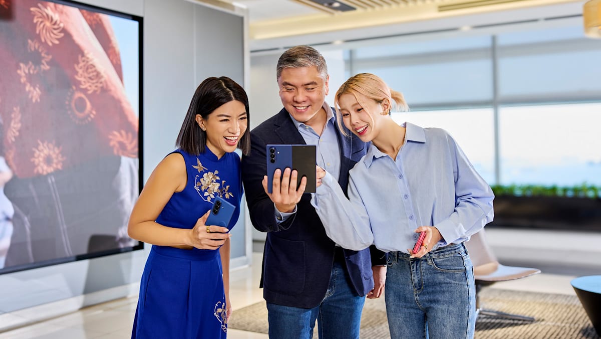 Samsung Galaxy Z Fold7 and Z Flip7 combine next-gen AI with user-centric design to elevate the way we work, create and connect. Samsung Galaxy Z Fold7 and Z Flip7 combine next-gen AI with user-centric design to elevate the way we work, create and connect.