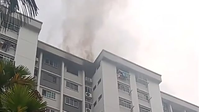 家中无人物品突起火 50组屋居民被疏散