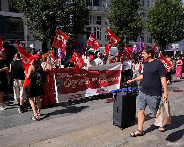 H&M workers strike for higher pay across Spain, shutting down stores