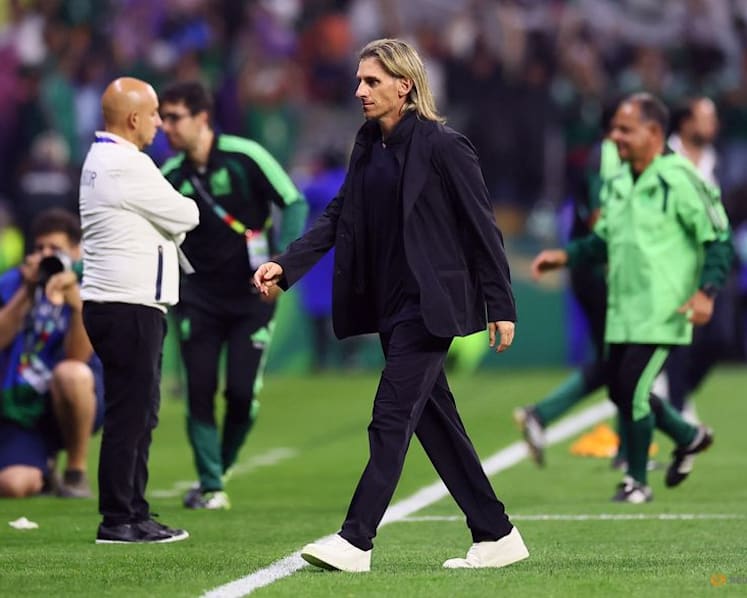 Beccacece bids farewell as Ecuador coach after World Cup exit