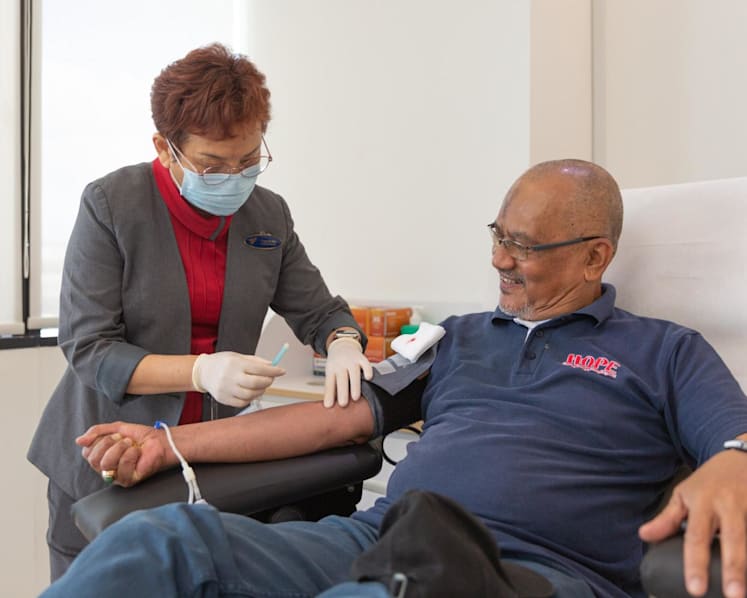 Once 'scared of the needle', semi-retiree, 64, donates blood for 100th time; HSA says more seniors among donors