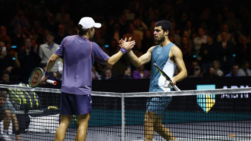 Alcaraz battles past De Minaur to take Rotterdam title Alcaraz battles past De Minaur to take Rotterdam title