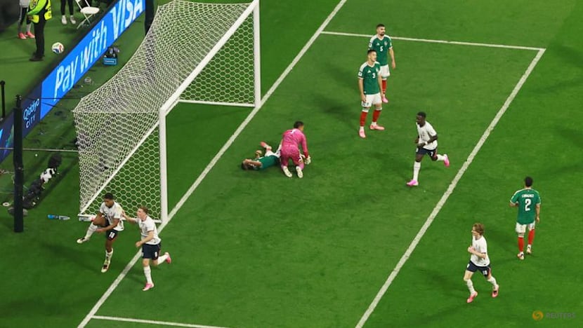 Ten-man England hang on to beat battling Mexico 3-2 in last-16 thriller