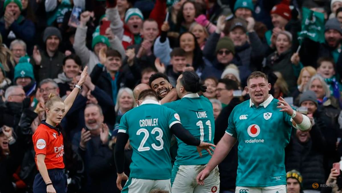 Laboured Ireland come from behind to edge out unlucky Italy
