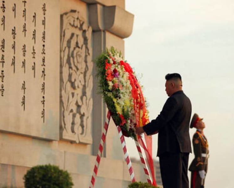 North Korea leader pays respect to Chinese war dead at memorial 