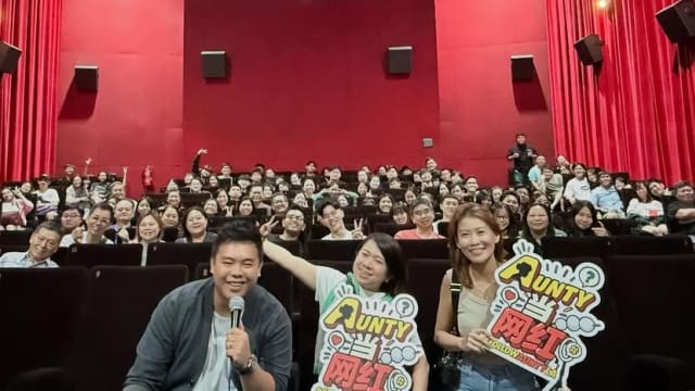 《Aunty当网红》上映2周票房突破30万，马一朵、Charlene发文致谢！