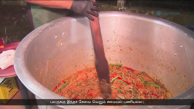 ஹஜ்ஜுப் பெருநாள்: வசதி குறைந்தவர்களுக்காகச் சமைக்கும் தொண்டூழியர்கள்