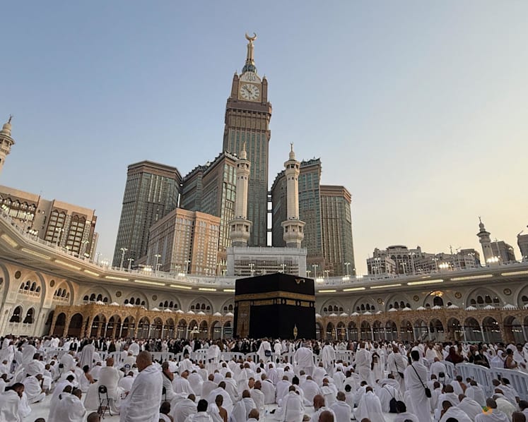 Saudi says Houthis target Mecca, warn of 'red line' Saudi says Houthis target Mecca, warn of 'red line'