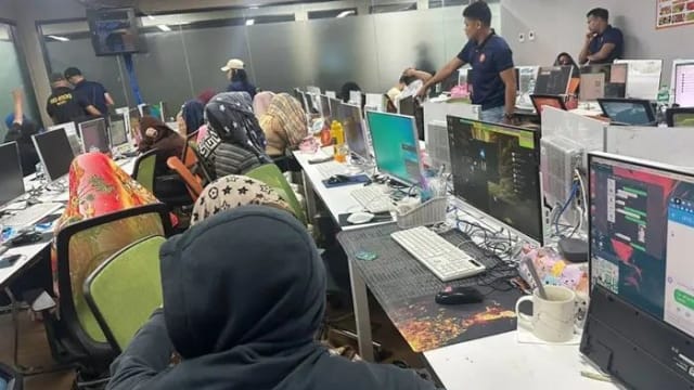 菲律宾警方捣毁一个由中国人操纵的诈骗中心