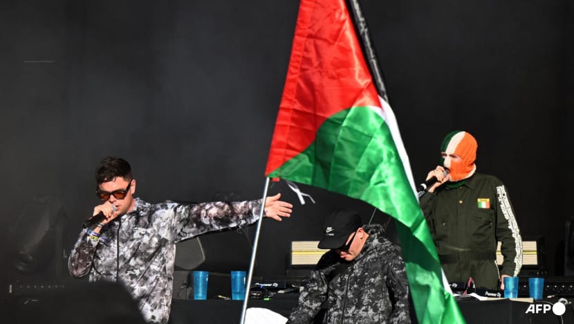 Kneecap to play Paris concert in defiance of objections