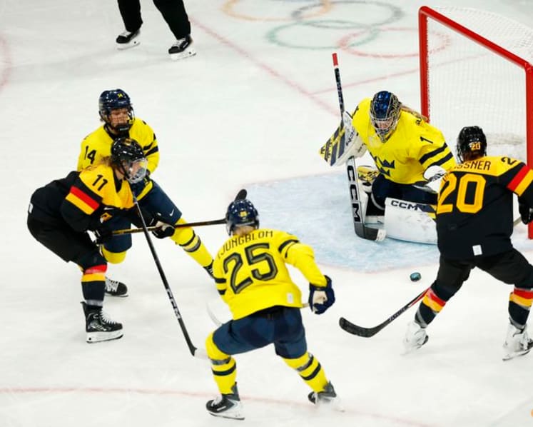 Ice hockey-US overpower Czechs, Italy thrill home crowd, Sweden beat Germany as women's tournament begins
