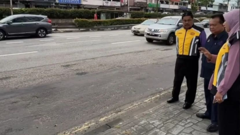 Keadaan jalan raya di Johor Bahru menghampakan, kata Menteri Kerja Raya M'sia