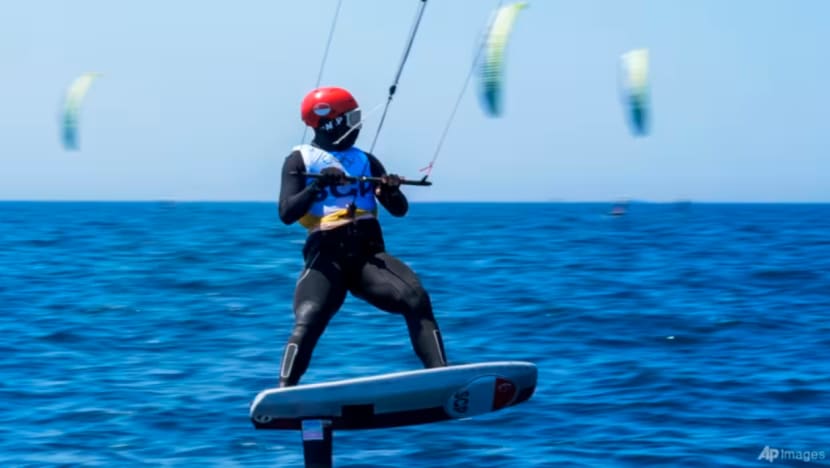 Max Maeder dapat tempat kedua dalam siri pembukaan, mara ke pusingan akhir 'kitefoil' Olimpik Max Maeder dapat tempat kedua dalam siri pembukaan, mara ke pusingan akhir 'kitefoil' Olimpik
