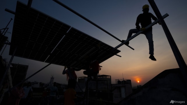 India's energy policy stuck between renewables and fossil fuels