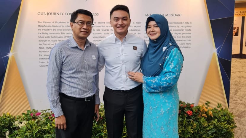 Calon PhD NTU, Hamzah Kamaruddin, sibuk cari huraian mampan tapi curi masa bantu kanak-kanak istimewa Calon PhD NTU, Hamzah Kamaruddin, sibuk cari huraian mampan tapi curi masa bantu kanak-kanak istimewa