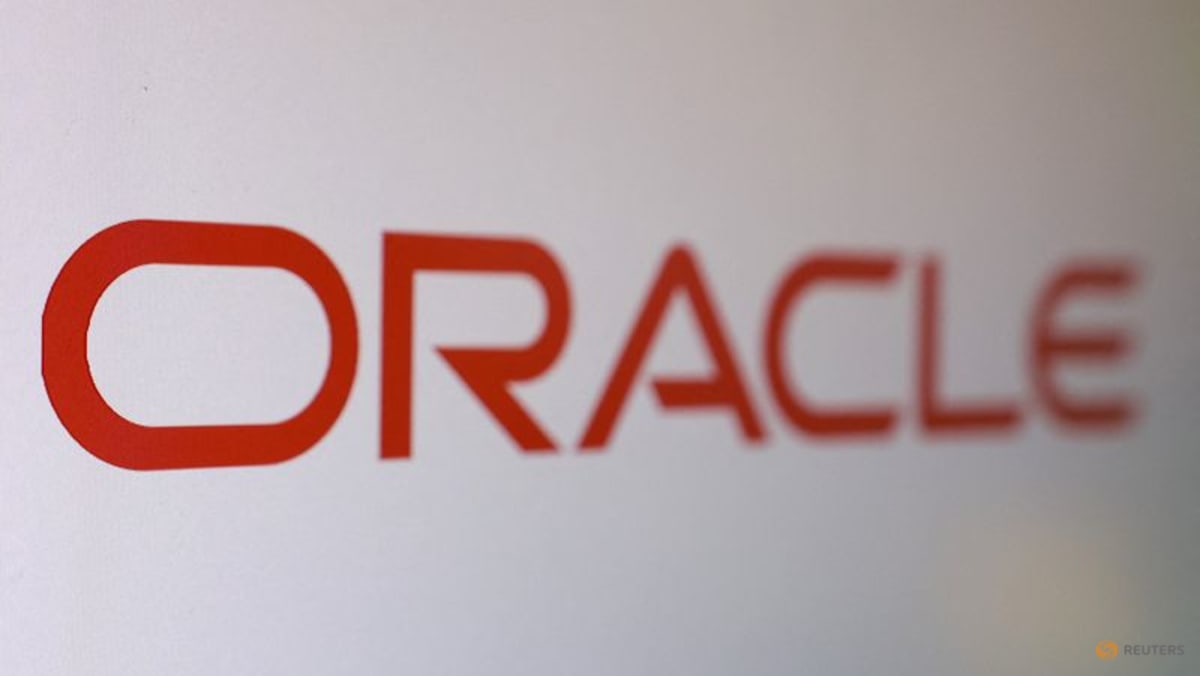 Oracle beats fourth-quarter revenue estimates