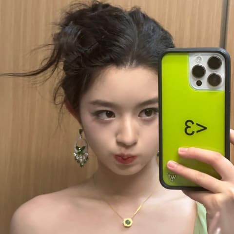 17岁女星戴珠宝耳环炫富真相惊人,媒体揭露背后黑幕!