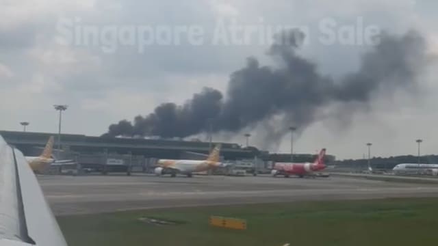 樟宜机场起火？搭客目睹滚滚浓烟冒出