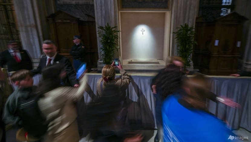 More than 30,000 people pack Rome church to visit Pope Francis' tomb