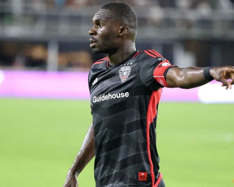 Benteke joins UAE Pro League’s Al Wahda