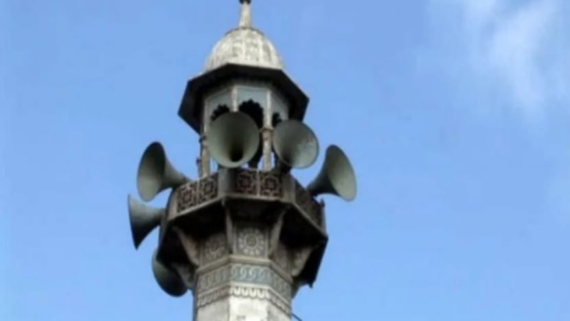 Bilal surau di Kota Bharu laung azan maghrib awal empat minit