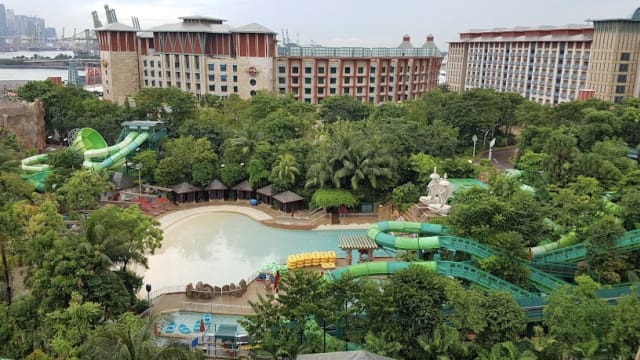 外籍男子被控在圣淘沙水上乐园 非礼两少女