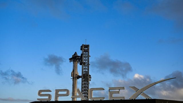 SpaceX星舰太空船进行例行测试时爆炸 所幸无人员伤亡
