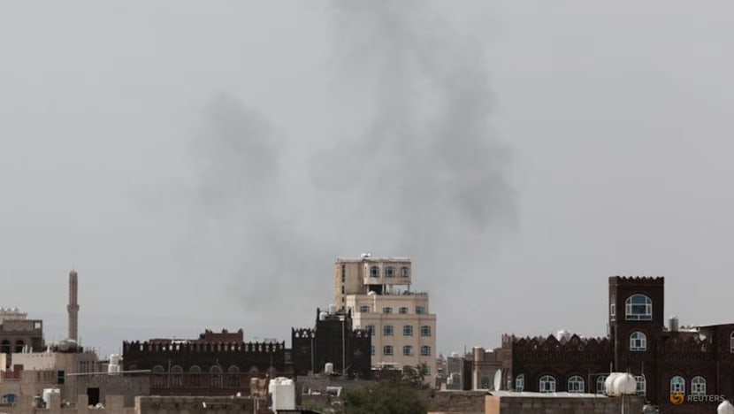 Houthi tuduh Arab Saudi serang lapangan terbang Sanaa, tekad balas dendam