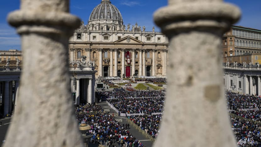 Pope leads crowds in first outdoor Easter Mass since pandemic