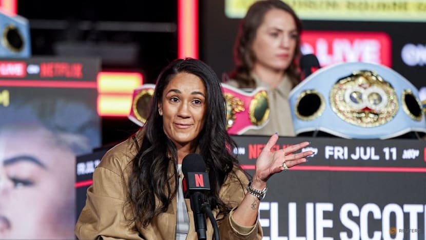 Serrano beats Tellez to retain world titles