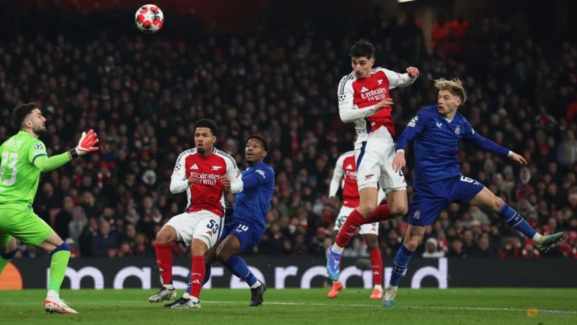 Arsenal see off Dinamo to move to brink of last 16