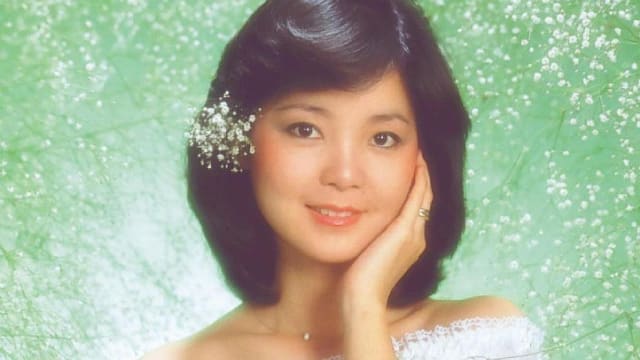 邓丽君屡被造谣“与成龙有私生子”，家属发怒：一定提告！