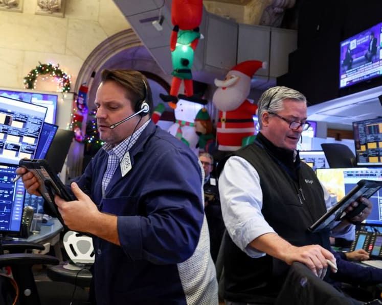 US yields, dollar edge up; investors eye Fed rate cut this week