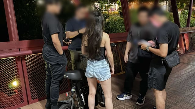 卫科局联手警方榜鹅取缔电子烟 三人被罚款年龄最小仅11岁