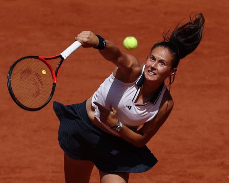 Sabalenka sees off Kasatkina to reach French Open fourth round