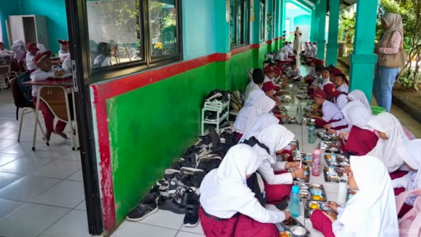 இலவச உணவை உட்கொண்ட 200 மாணவர்களுக்கு வாந்தி, மயக்கம்