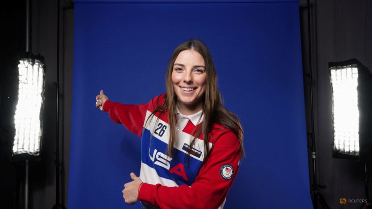 Ice hockey-US name Knight as women's team captain