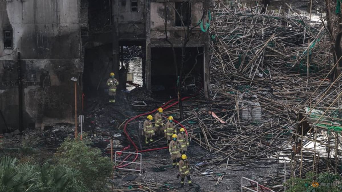 中国政府が「混乱」を警告、香港の死者が出た火災に怒りがくすぶる