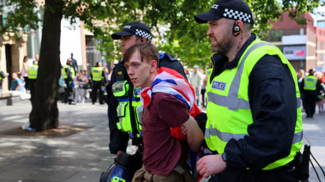 英国各地爆发示威两周 当地警方已逮捕千多人