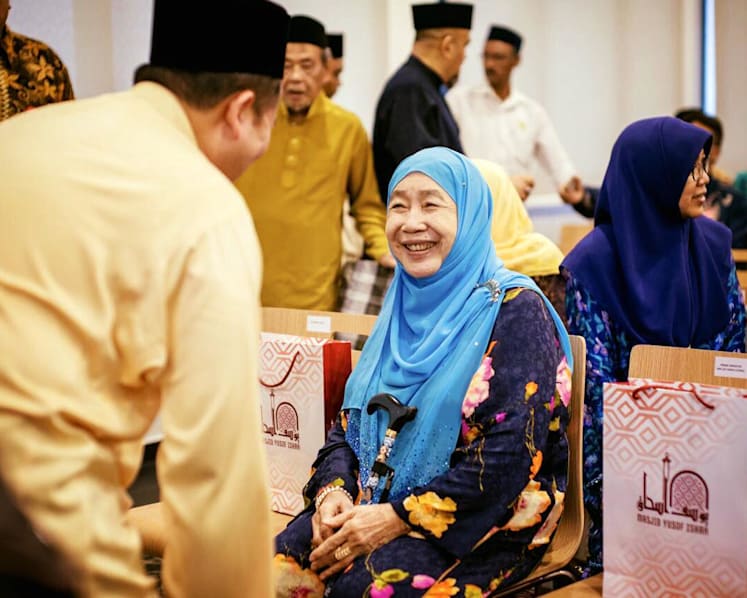 A charity patron who ‘touched the lives of many’: Puan Noor Aishah’s life as the wife of Singapore’s first president