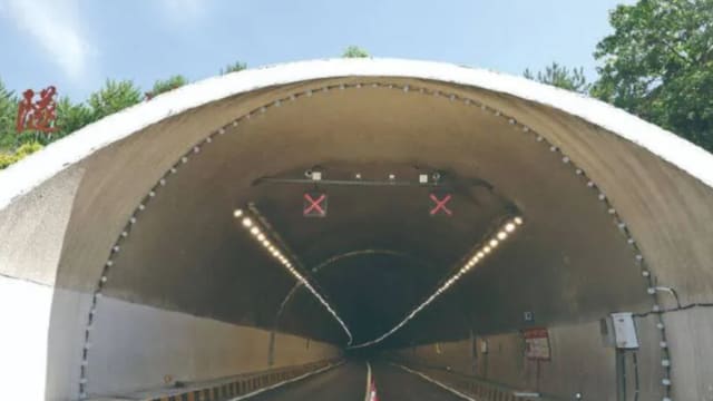 中国山西高速公路隧道严重车祸 至少13死37伤