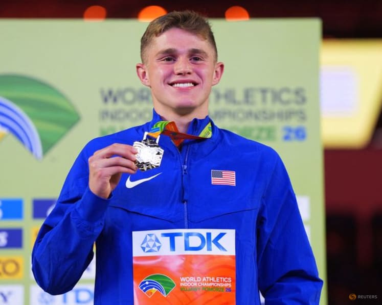US teen Lutkenhaus becomes youngest man to win title at world indoors
