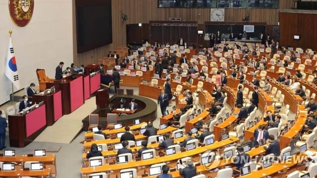 韩国行政安全部长李祥敏 被国会弹劾停职