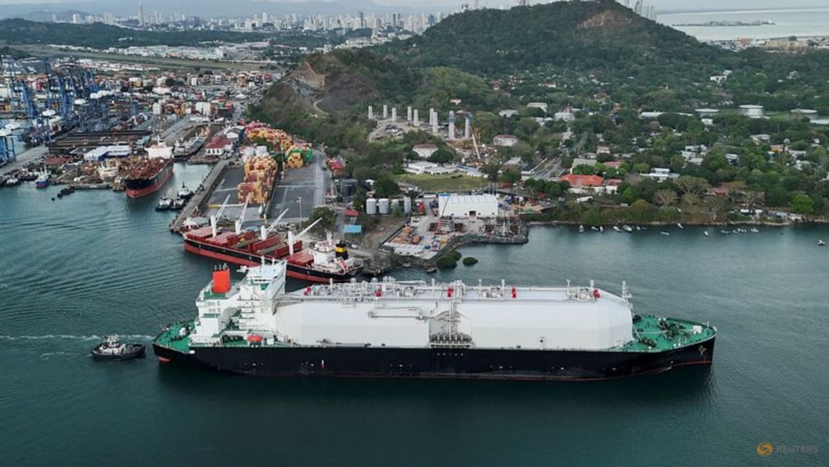 Panama Canal begins reducing crossings due to El Nino