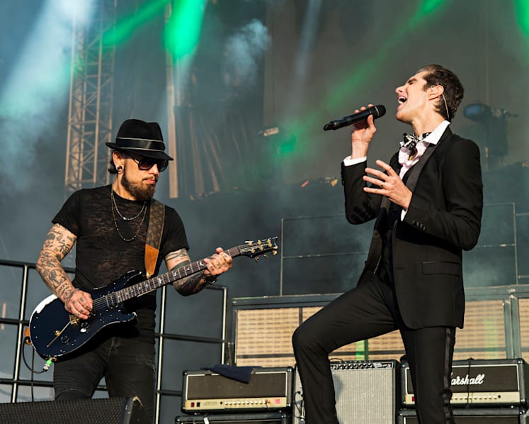 Jane's Addiction cancels tour after onstage concert fracas