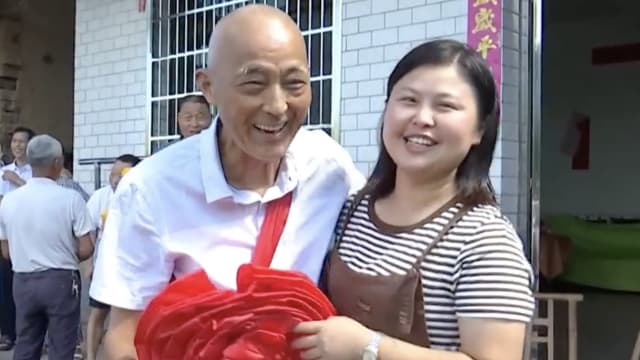 奇妙缘分！中国女子两次跌落池塘都被同一人救起