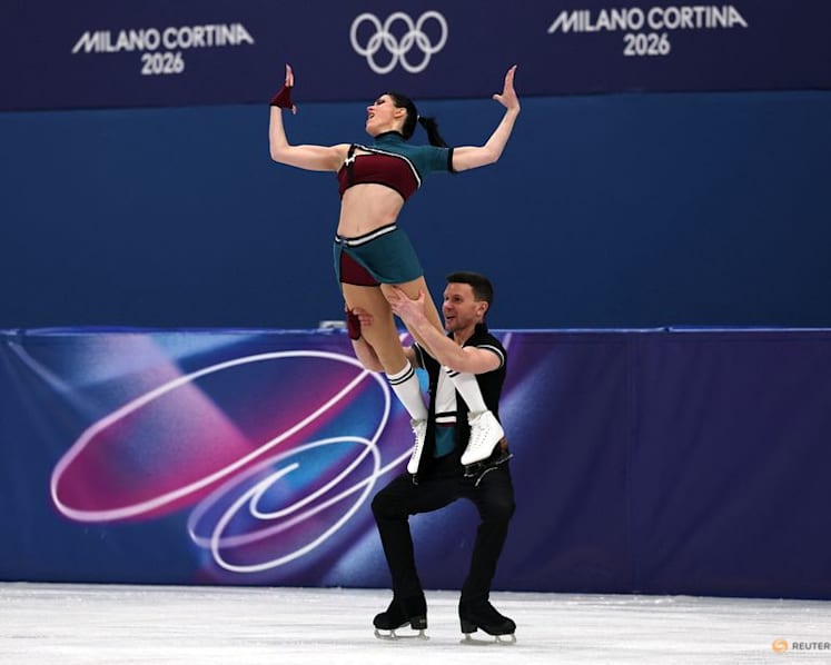 Figure skating-US lead team event after strong skates by Chock & Bates and Liu