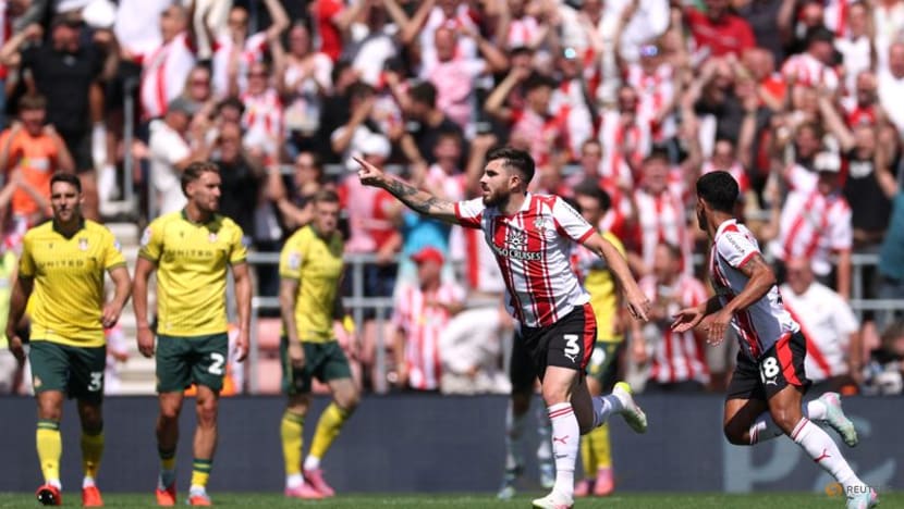 Southampton late show spoils Wrexham's dream return Southampton late show spoils Wrexham's dream return